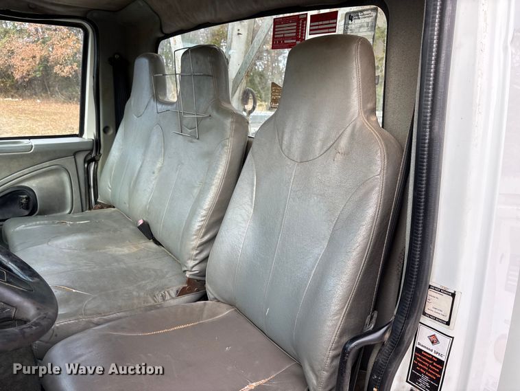 image for item EV3296 2003 International 4300 digger derrick truck