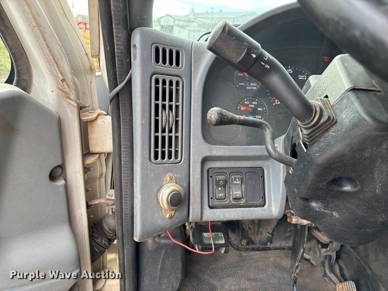 image for item EV3296 2003 International 4300 digger derrick truck