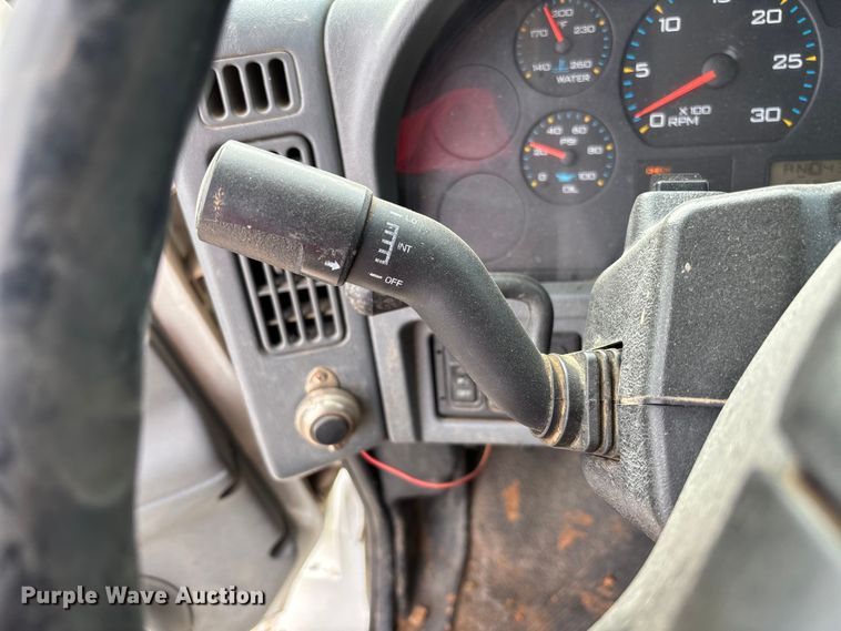 image for item EV3296 2003 International 4300 digger derrick truck