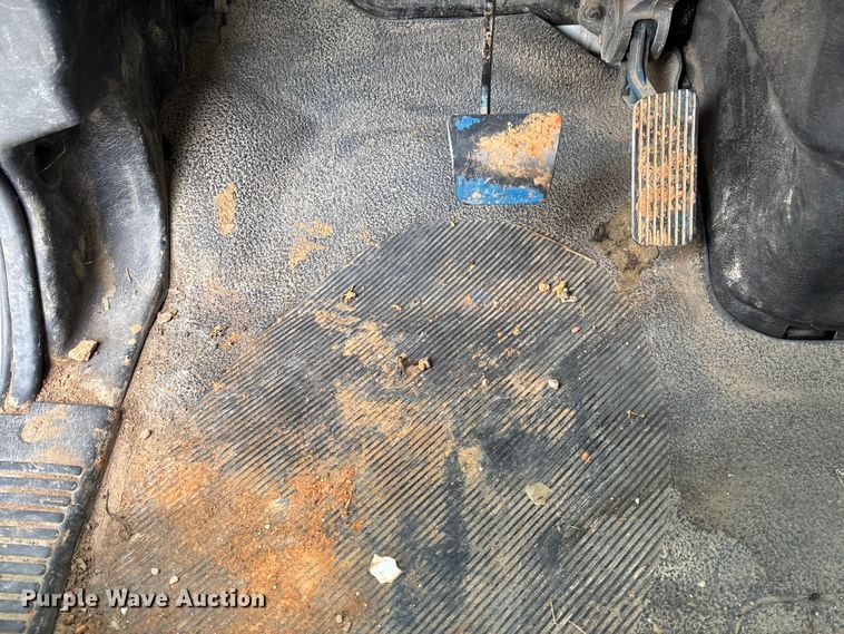 image for item EV3296 2003 International 4300 digger derrick truck