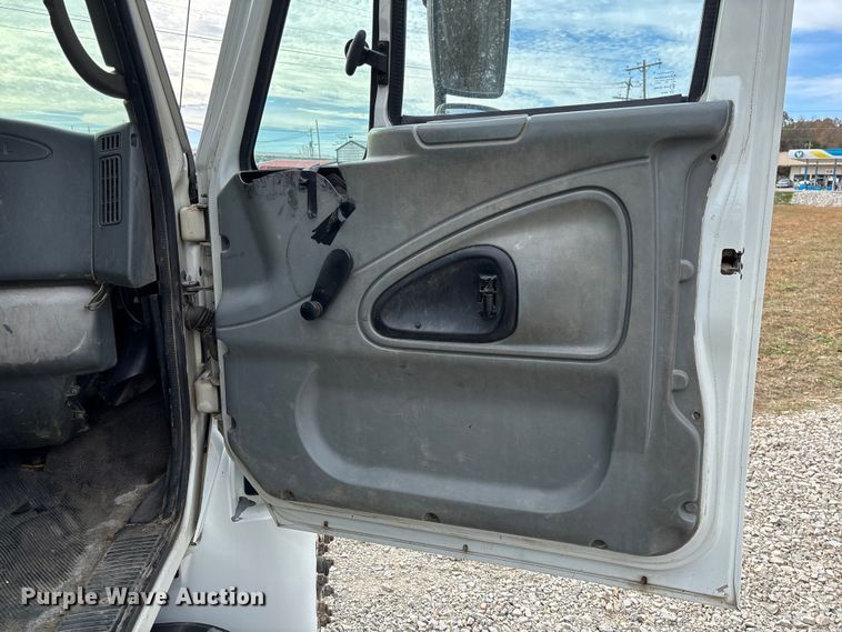 image for item EV3296 2003 International 4300 digger derrick truck