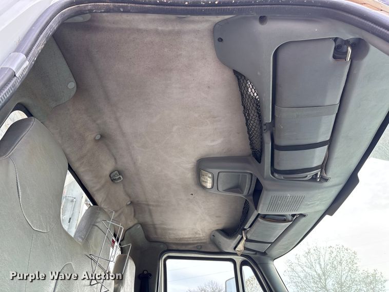 image for item EV3296 2003 International 4300 digger derrick truck