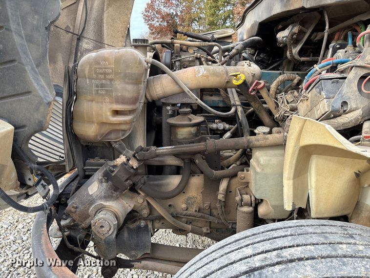 image for item EV3296 2003 International 4300 digger derrick truck