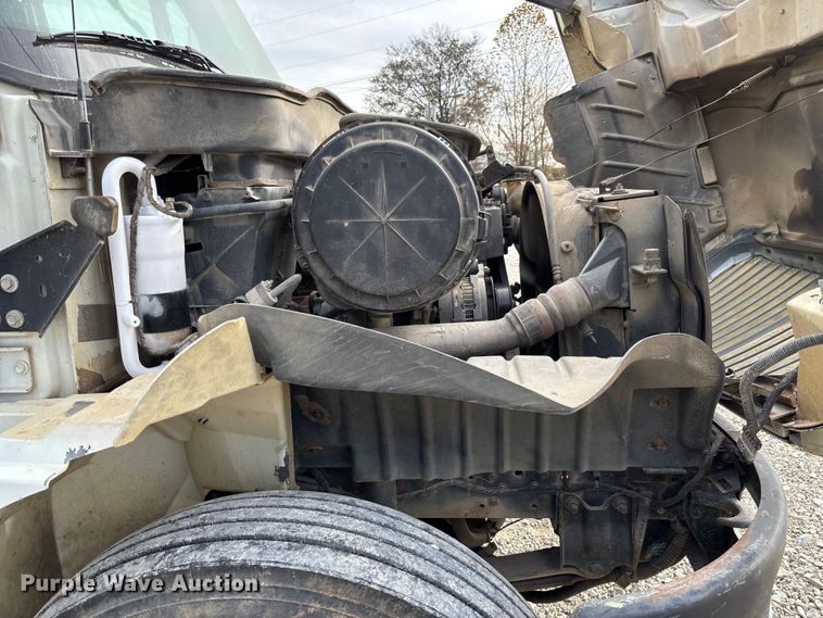 image for item EV3296 2003 International 4300 digger derrick truck