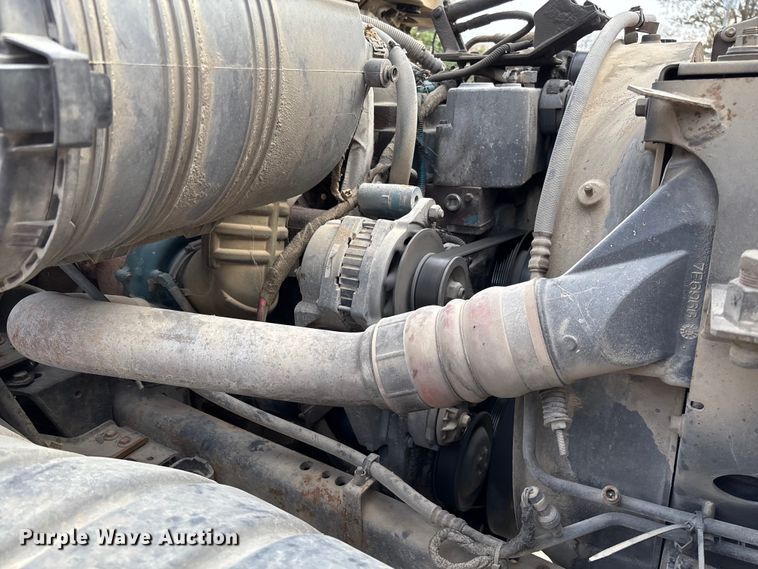 image for item EV3296 2003 International 4300 digger derrick truck