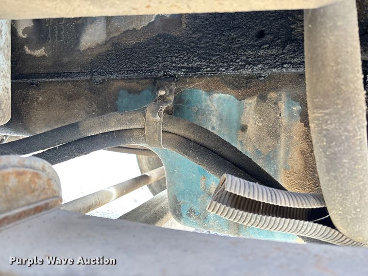 image for item EV3296 2003 International 4300 digger derrick truck