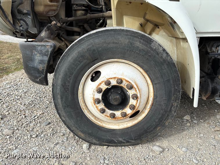 image for item EV3296 2003 International 4300 digger derrick truck