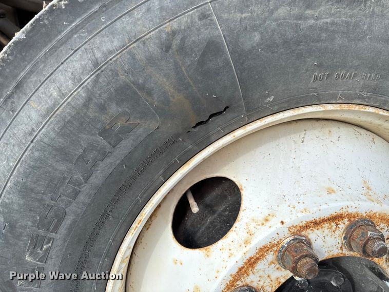 image for item EV3296 2003 International 4300 digger derrick truck