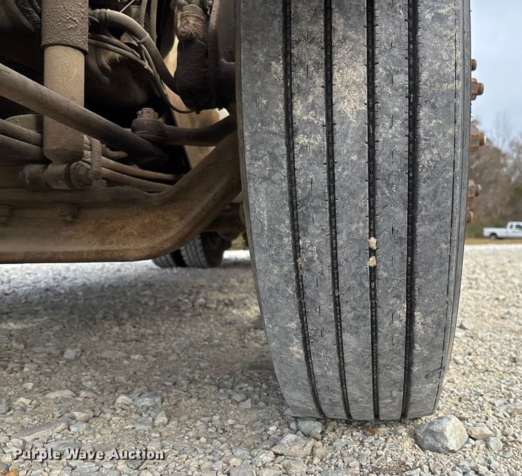 image for item EV3296 2003 International 4300 digger derrick truck