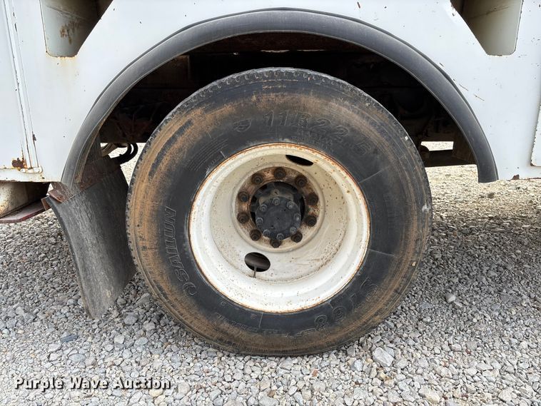 image for item EV3296 2003 International 4300 digger derrick truck