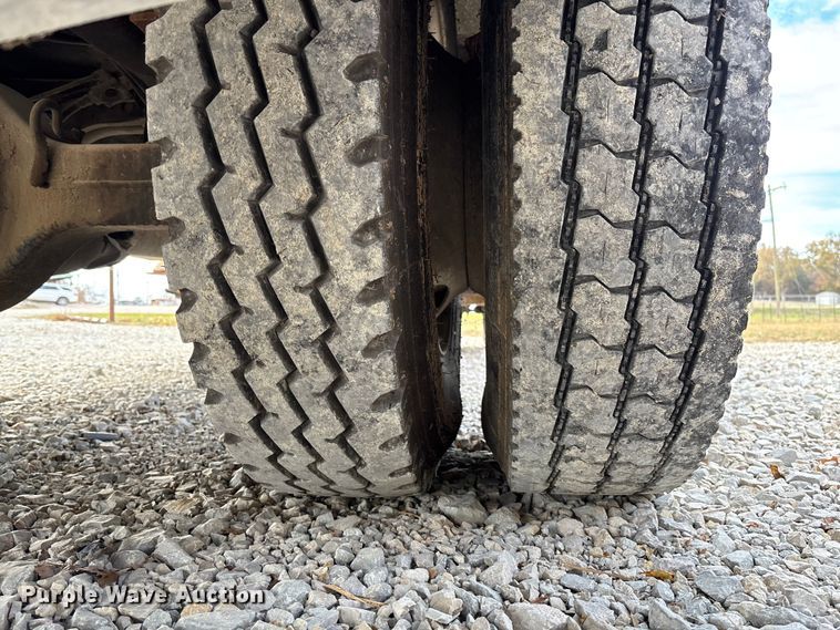 image for item EV3296 2003 International 4300 digger derrick truck