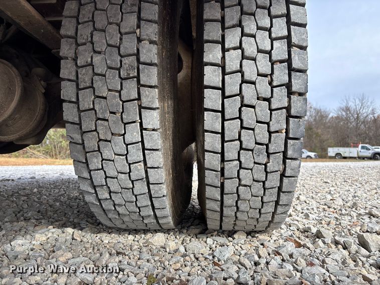 image for item EV3296 2003 International 4300 digger derrick truck