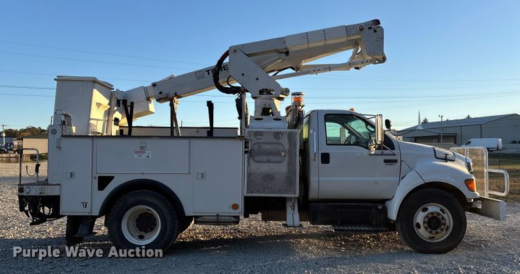 CAMIóN CON CANASTILLA 2007 FORD TEREX