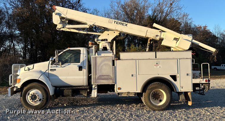 image for item EV3297 2007 Ford F750 Super Duty bucket truck