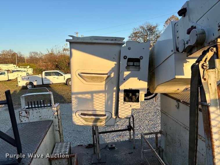 image for item EV3297 2007 Ford F750 Super Duty bucket truck