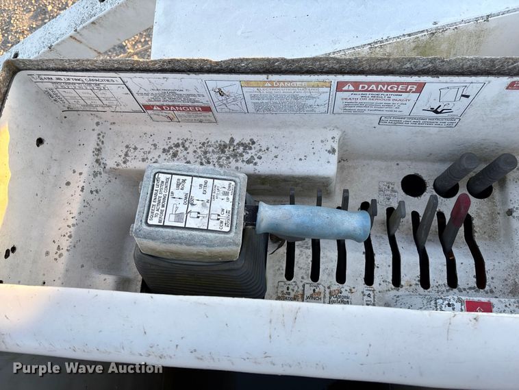 image for item EV3297 2007 Ford F750 Super Duty bucket truck