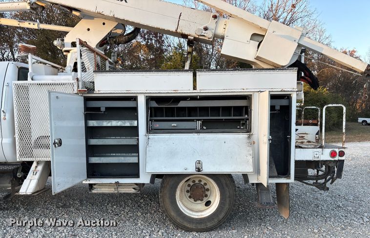 image for item EV3297 2007 Ford F750 Super Duty bucket truck