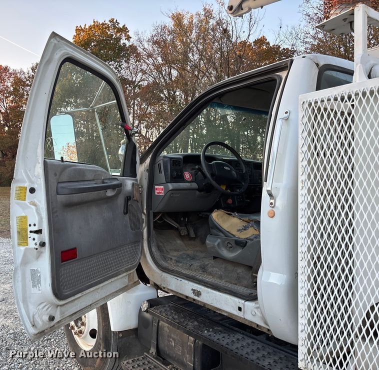 image for item EV3297 2007 Ford F750 Super Duty bucket truck