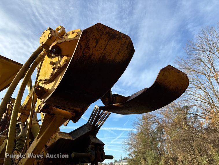 image for item EV3302 Vermeer V-450 vibratory cable plow