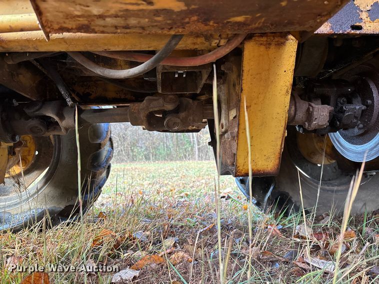 image for item EV3302 Vermeer V-450 vibratory cable plow