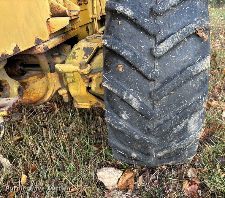 image for item EV3302 Vermeer V-450 vibratory cable plow