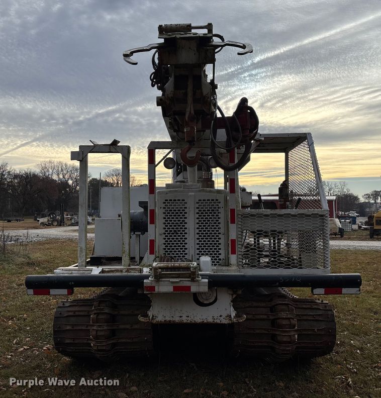 image for item EV3303 Track carrier with digger derrick