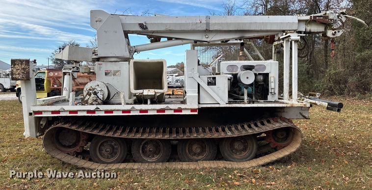 image for item EV3303 Track carrier with digger derrick