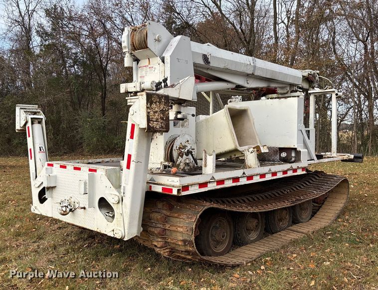 image for item EV3303 Track carrier with digger derrick
