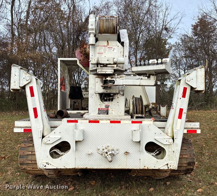 image for item EV3303 Track carrier with digger derrick