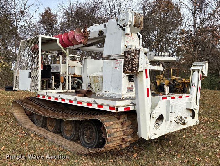 image for item EV3303 Track carrier with digger derrick