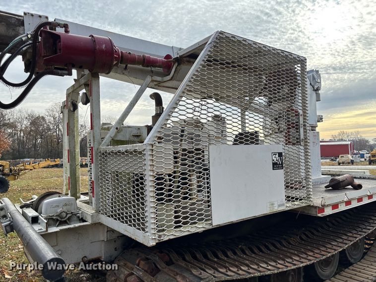 image for item EV3303 Track carrier with digger derrick