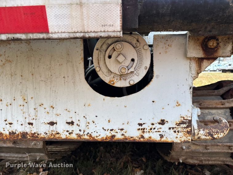 image for item EV3303 Track carrier with digger derrick