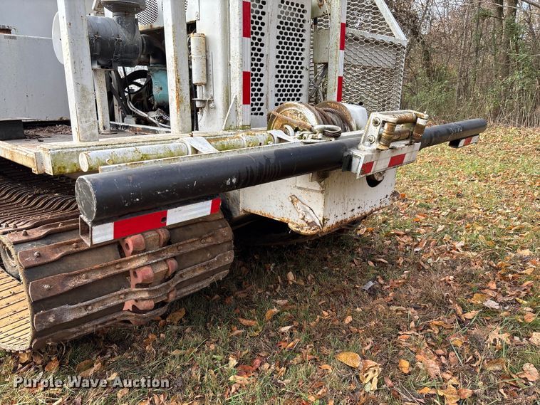 image for item EV3303 Track carrier with digger derrick