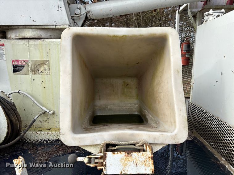 image for item EV3303 Track carrier with digger derrick