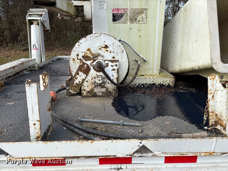 image for item EV3303 Track carrier with digger derrick