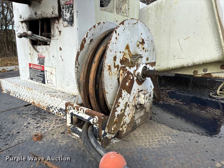 image for item EV3303 Track carrier with digger derrick