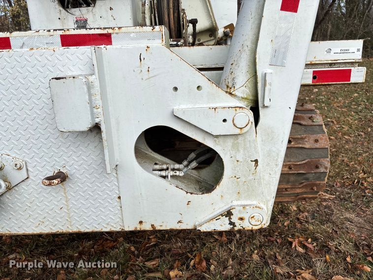 image for item EV3303 Track carrier with digger derrick