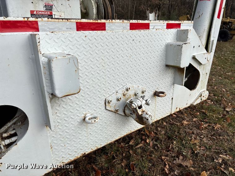 image for item EV3303 Track carrier with digger derrick