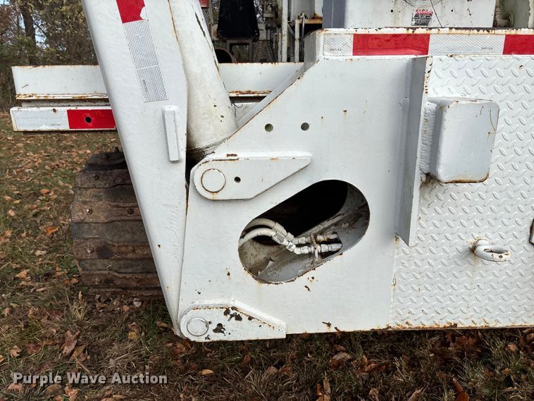 image for item EV3303 Track carrier with digger derrick