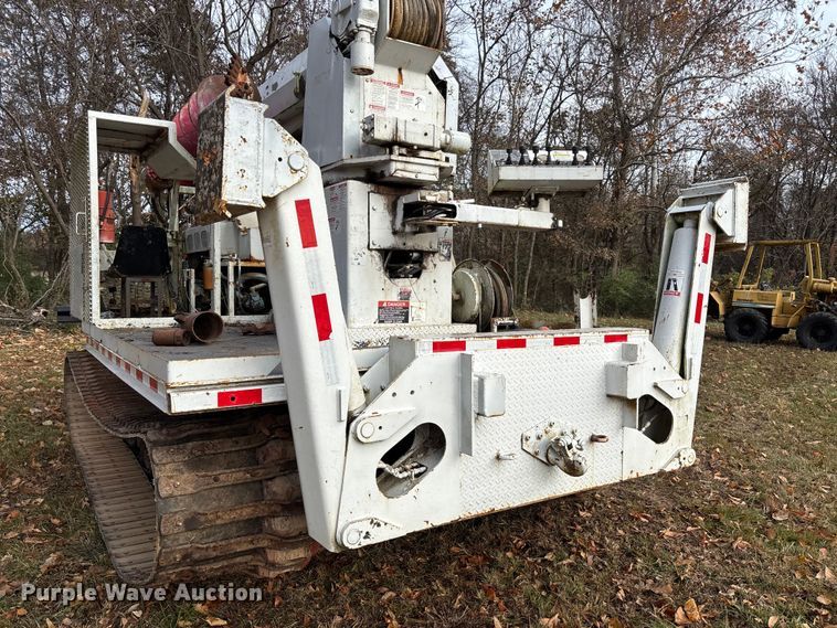 image for item EV3303 Track carrier with digger derrick