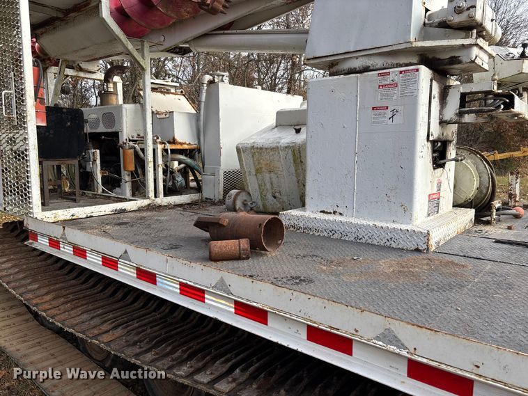 image for item EV3303 Track carrier with digger derrick