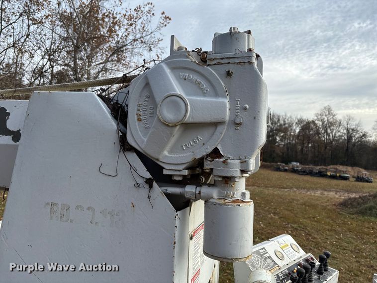 image for item EV3303 Track carrier with digger derrick