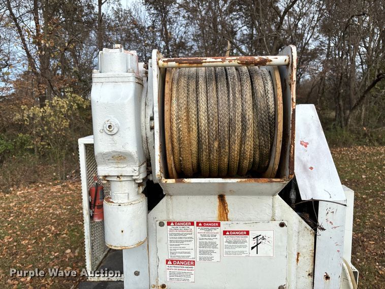 image for item EV3303 Track carrier with digger derrick