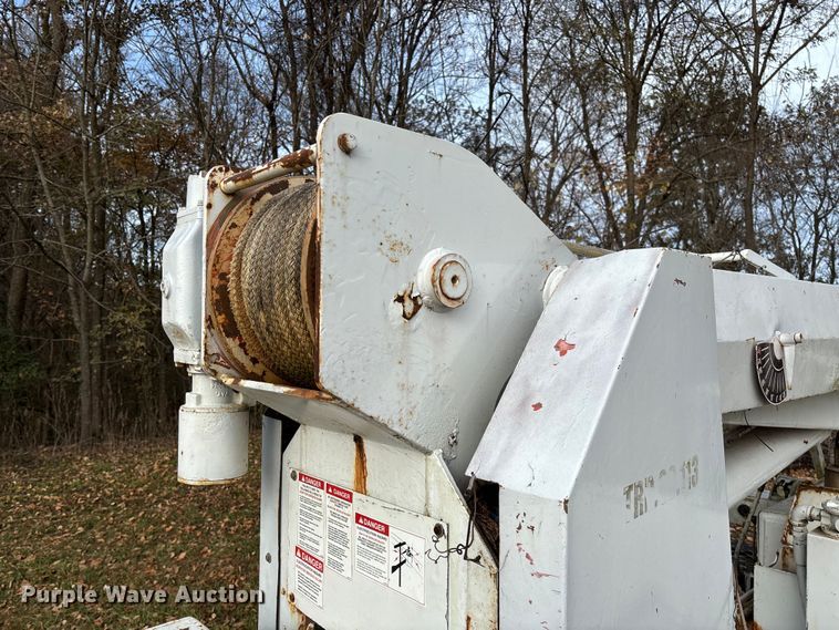 image for item EV3303 Track carrier with digger derrick