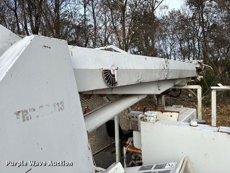 image for item EV3303 Track carrier with digger derrick