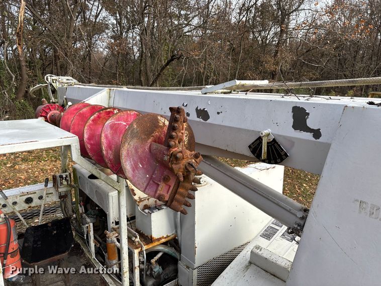 image for item EV3303 Track carrier with digger derrick