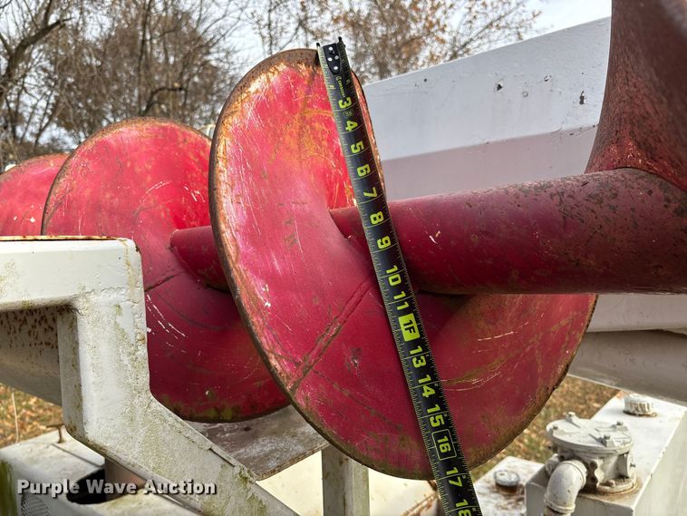 image for item EV3303 Track carrier with digger derrick