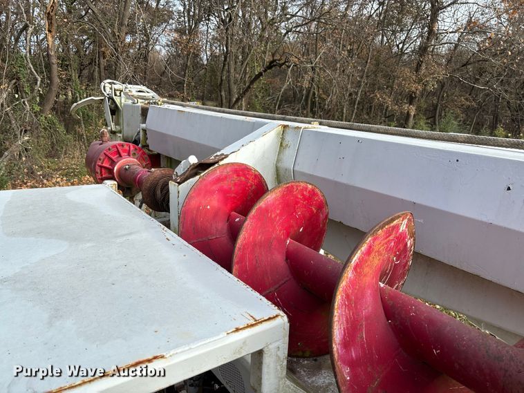 image for item EV3303 Track carrier with digger derrick