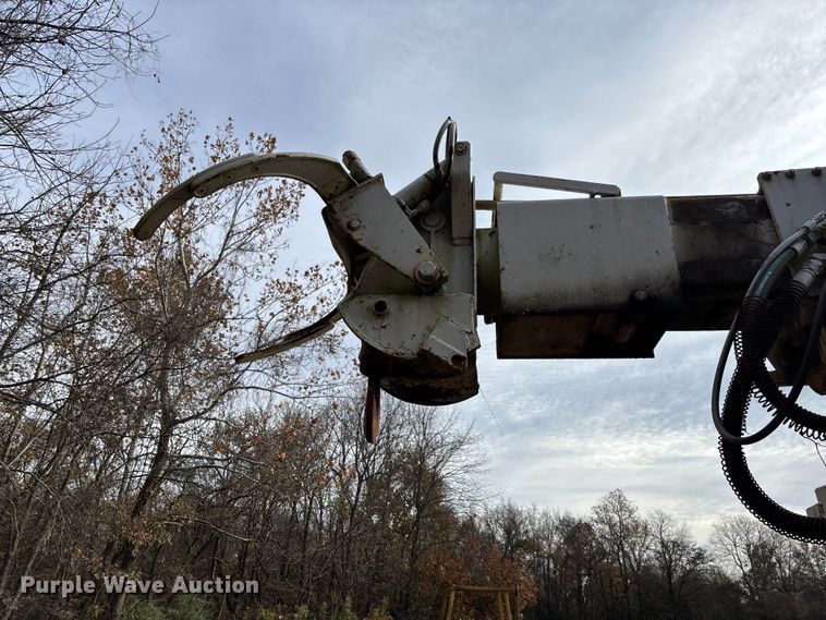 image for item EV3303 Track carrier with digger derrick