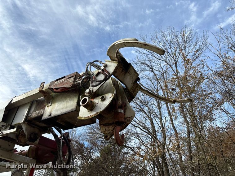 image for item EV3303 Track carrier with digger derrick